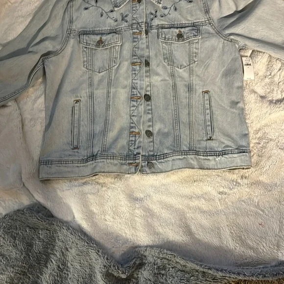 Brand new Jean jacket with embroidery. - Picture 4 of 4